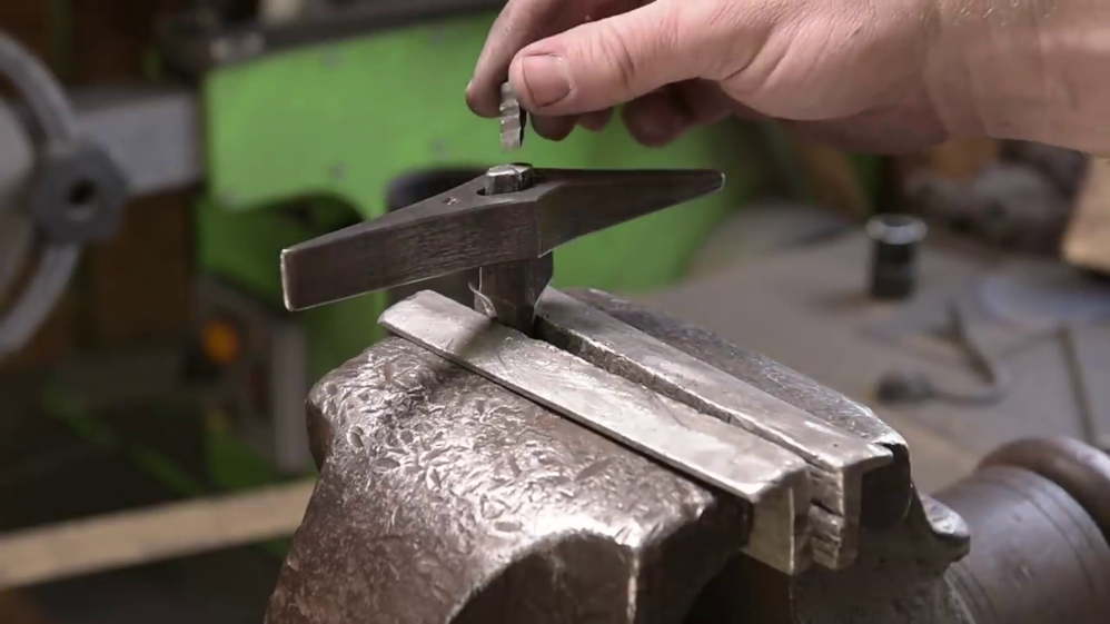 Blacksmithing - Forging a chipping hammer - Torbj&ouml;rn Åhman