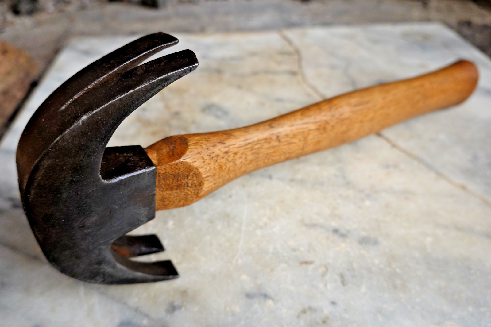 pessimist hammer
