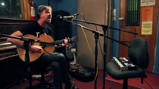 David Blyth live at 3CR studio &mdash; Baby Bitch (Ween cover)